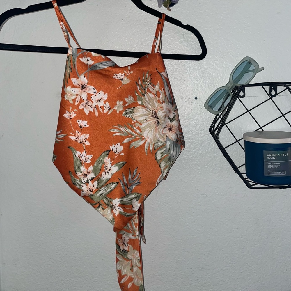 Tie in the back, bandana shape, silk material size medium